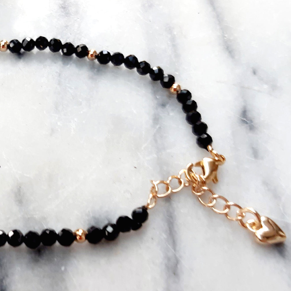 Armband Schwarzer Turmalin | Perlenarmband mit Verschluss | vergoldet